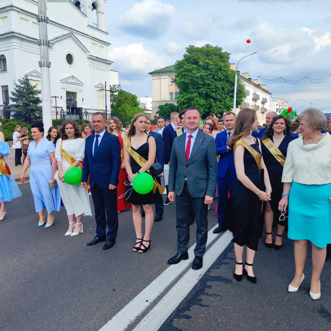 Ленинский район: 734 выпускника, 63 медалиста (59 золотых и 4 серебряных),  18 стобальников - Новости - Главное управление по образованию Брестского  областного исполнительного комитета